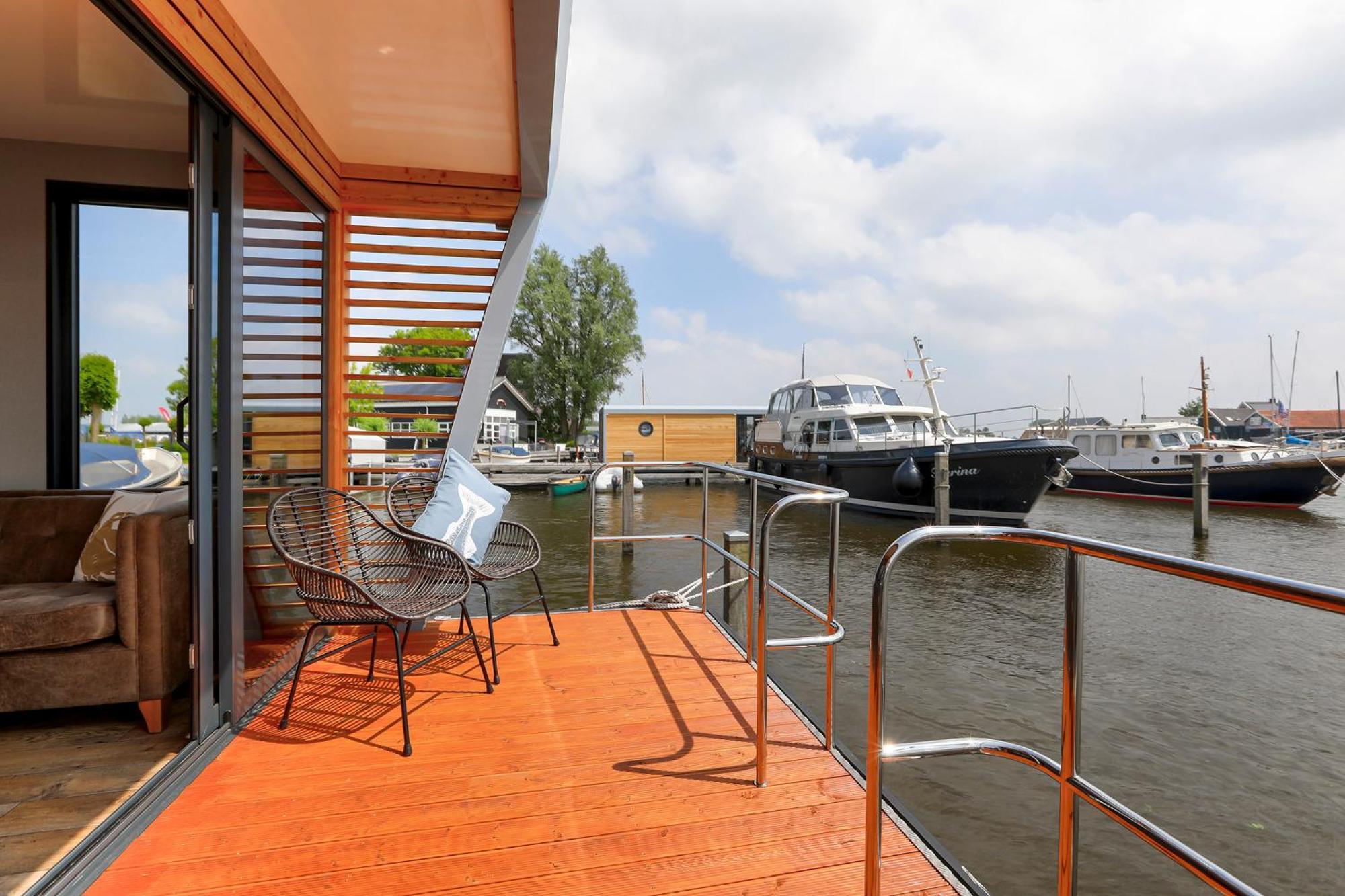 Luxe Houseboat Skoft Hotel Храу Екстериор снимка